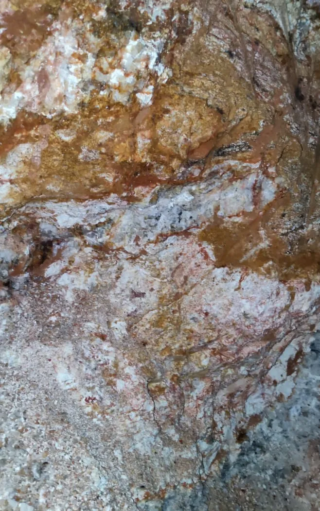 Crosscutting pegmatite vein in gallery wall