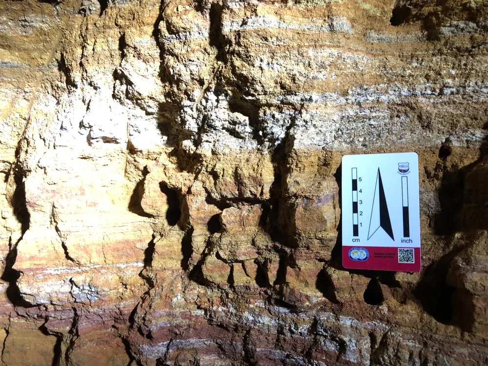 Banding in weathered pegmatitic material inside an artisanal mine