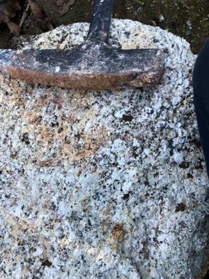 Coarse-grained leucogranite with quartz and feldspar
