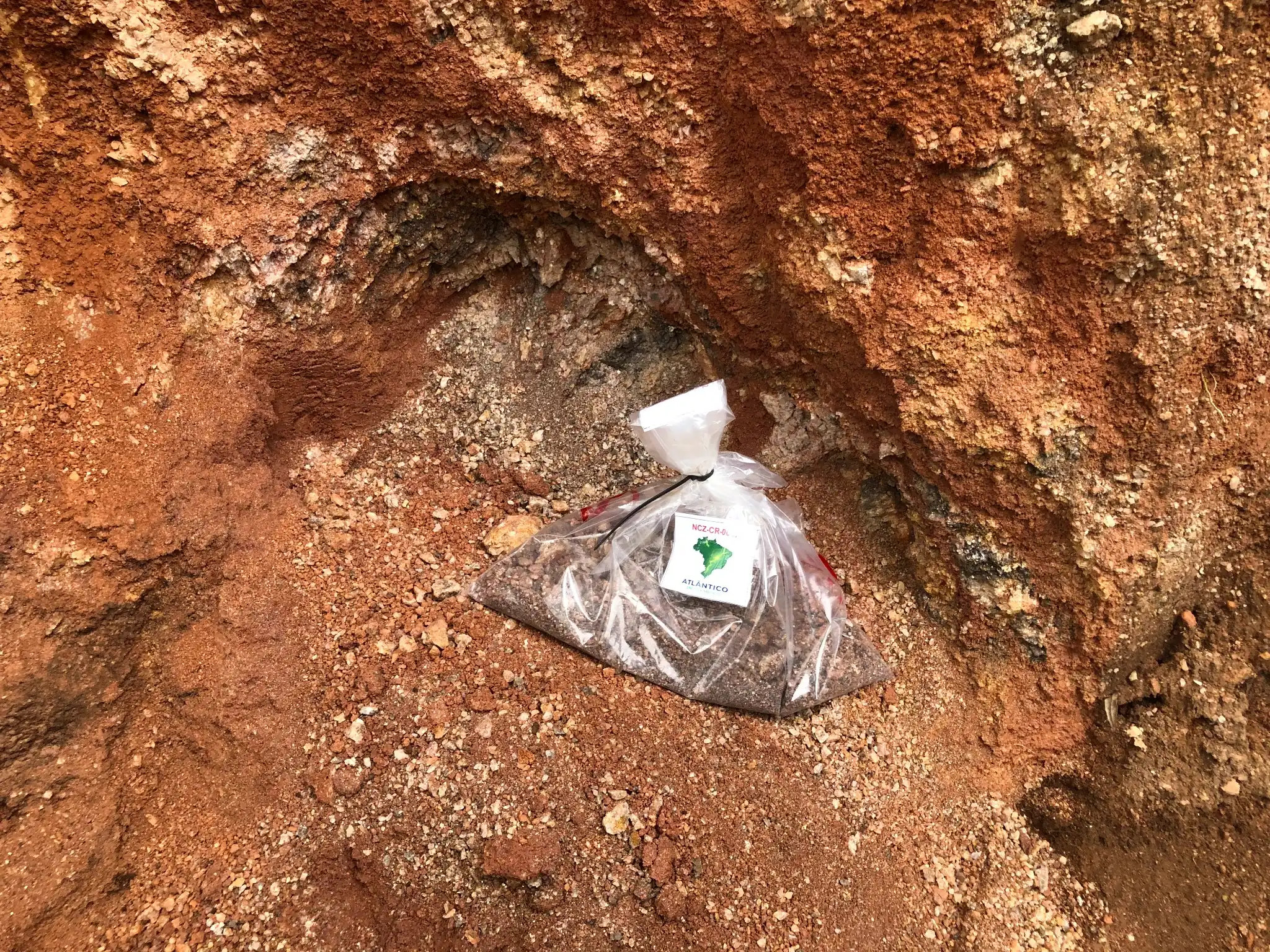Field sample collected from an oxidized saprolite horizon at Novo Cruzeiro.